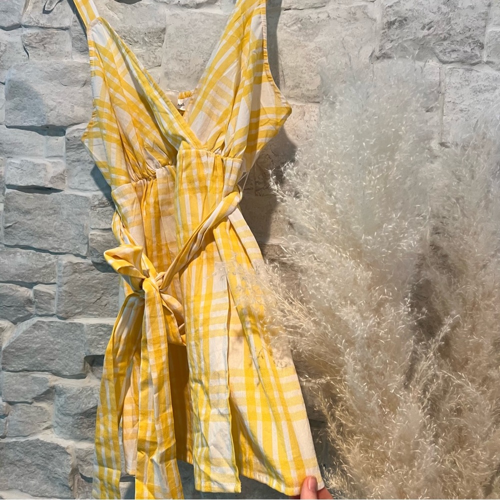 Motherhood Maternity Womens Sz m Sleeveless Blouse Bright Yellow White Plaid NEW